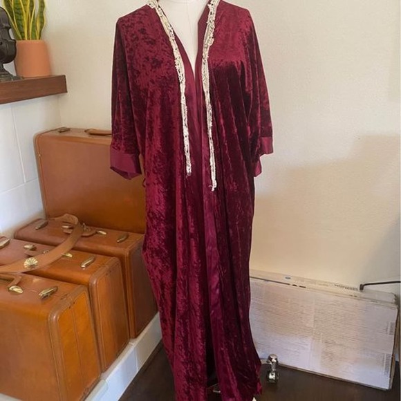 Vintage Burgundy Velvet Robe Intimate Choice Terry Russo Gothic Vibes M/L Witchy - Picture 1 of 8